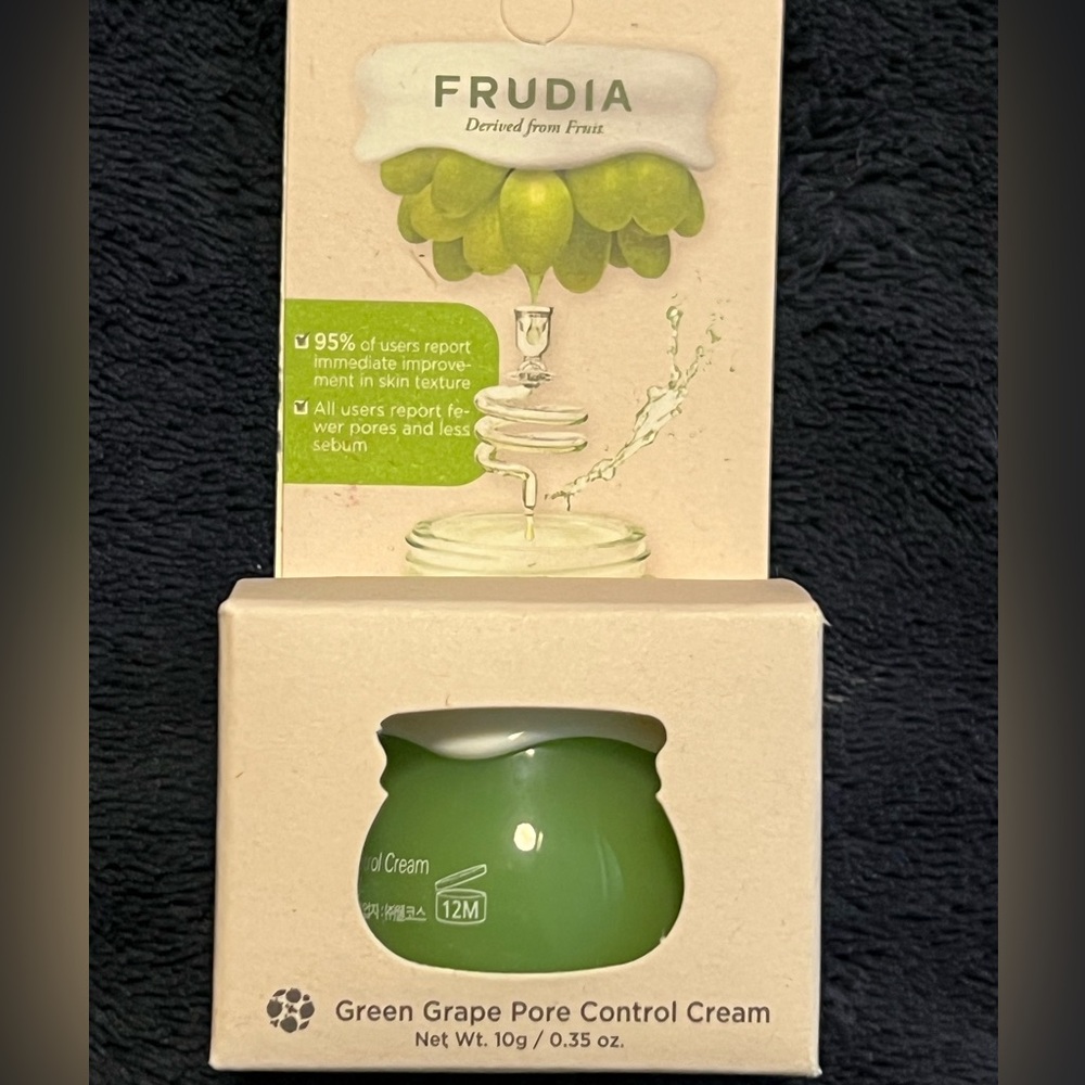 NWT. Green Grape Pore Control Crean .35 oz